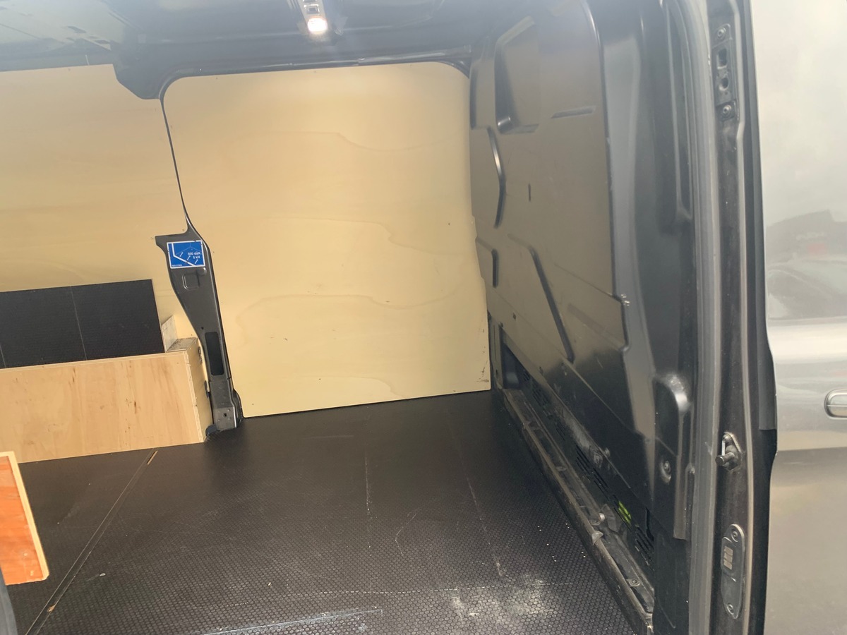 Ford TRANSIT CUSTOM 130 ch | L1H1 Trend Business | 3 Places | Caméra recul | Attelage | Roue secours