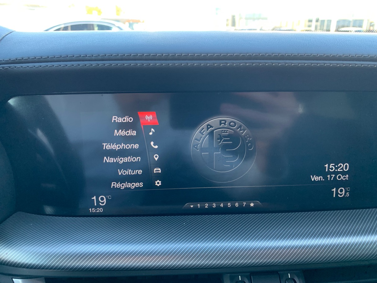 Alfa Romeo Stelvio 210 | Turismo | Toit ouvrant Panoramique | Attelage | Jantes 20" | Caméra recul