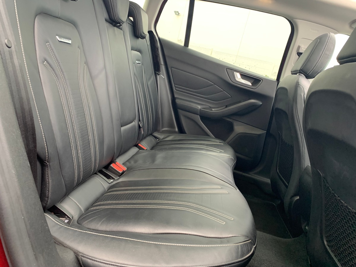 Ford FOCUS SW 120 ch | Vignale | Toit ouvrant panoramique | Apple car play Android auto | Attelage