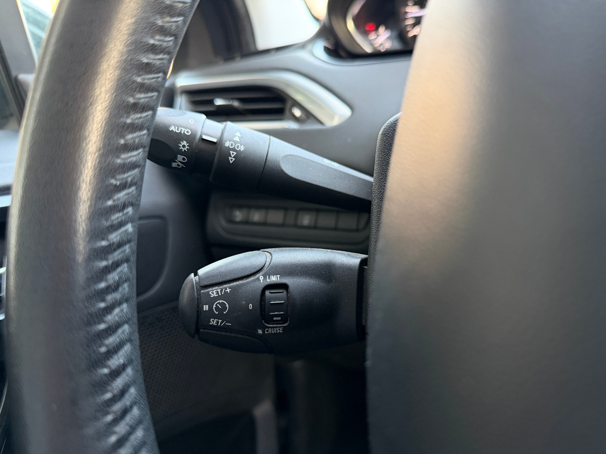 Peugeot 208 I Allure 1.2 VTi 82 cv - Distribution OK