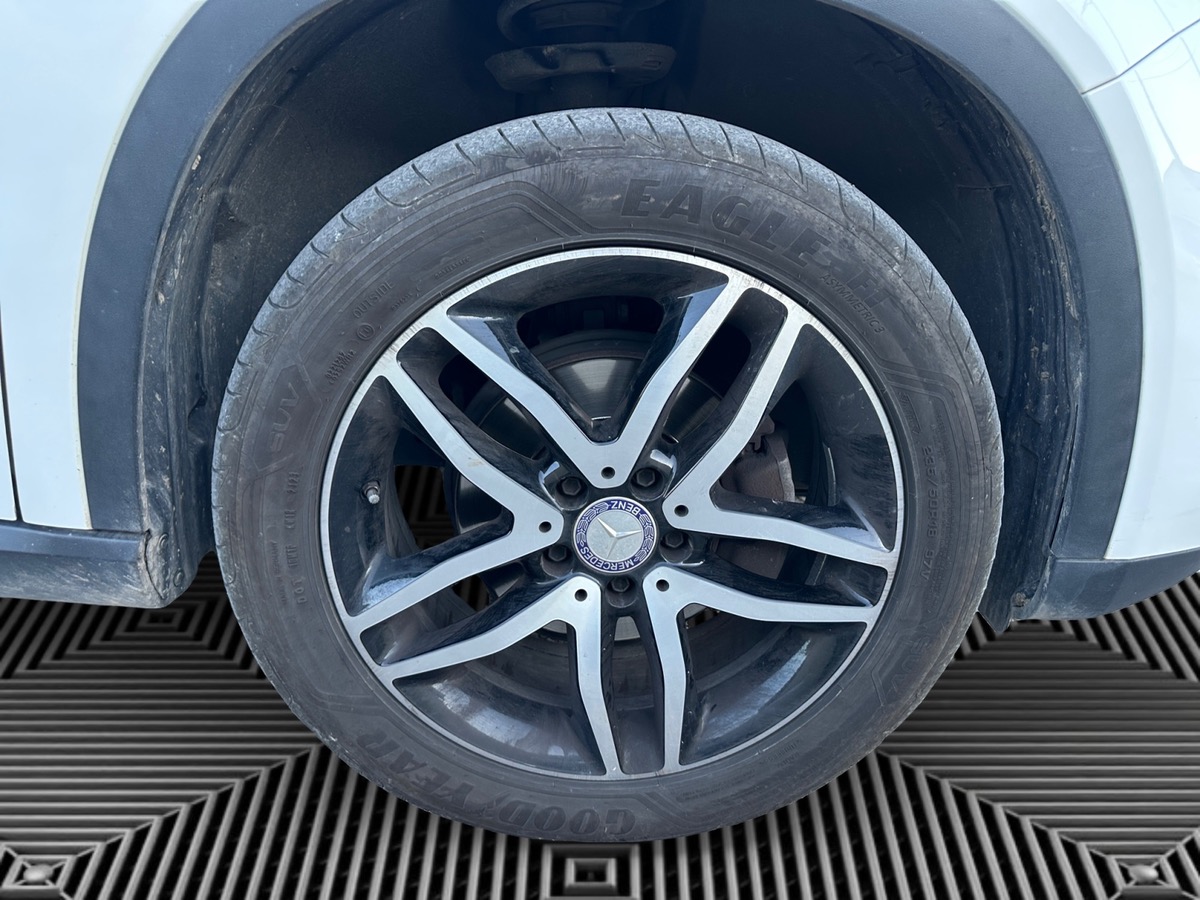 Mercedes-Benz GLA 200 DCT 4MATIC SENSATION