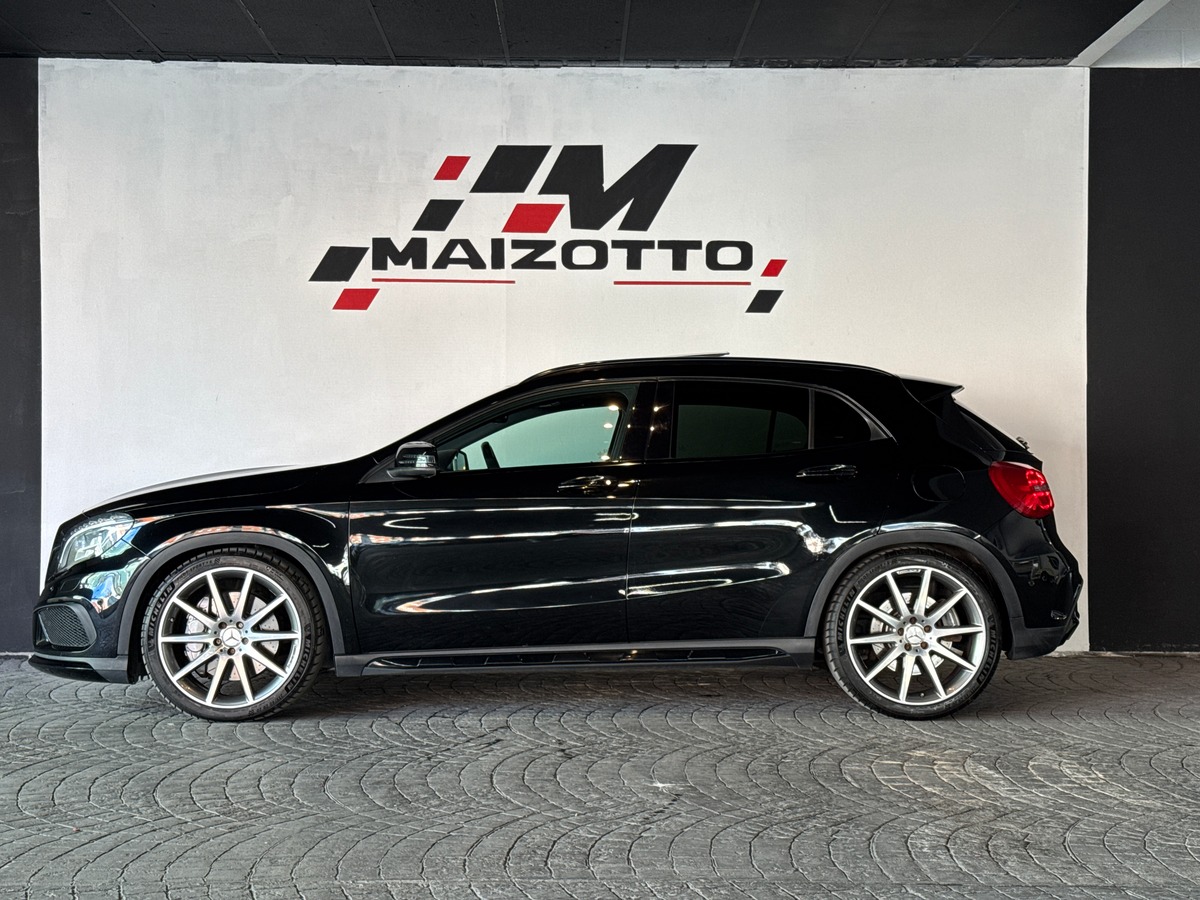 Mercedes-Benz GLA 45 AMG | Noir Cosmos | Toit Ouvrant | Sièges Perf | Keyless | Garantie 12 Mois