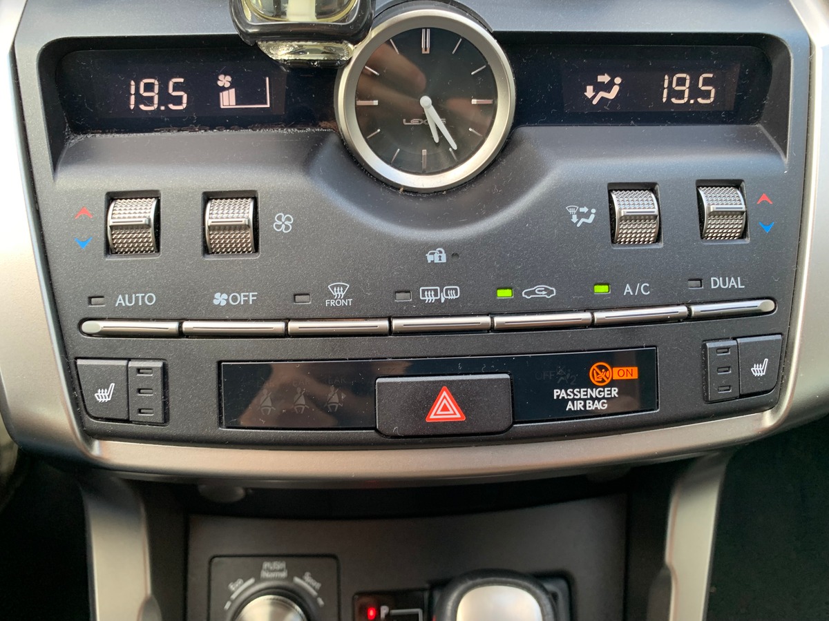 Lexus NX 300h 155 chevaux | Luxe | AWD | Caméra recul | Régulateur vitesse | GPS | Siéges chauffants