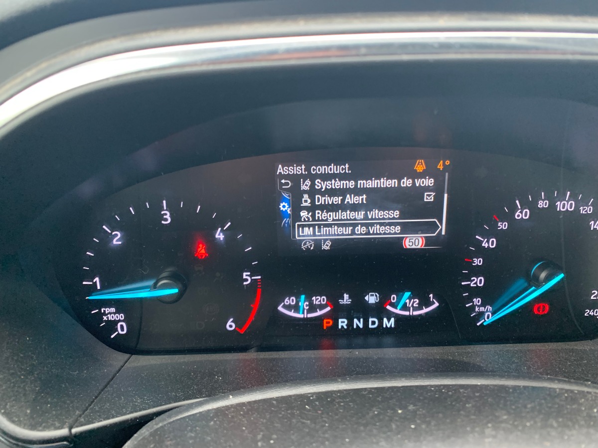 Ford FOCUS SW 120 ch | Vignale | Toit ouvrant panoramique | Apple car play Android auto | Attelage