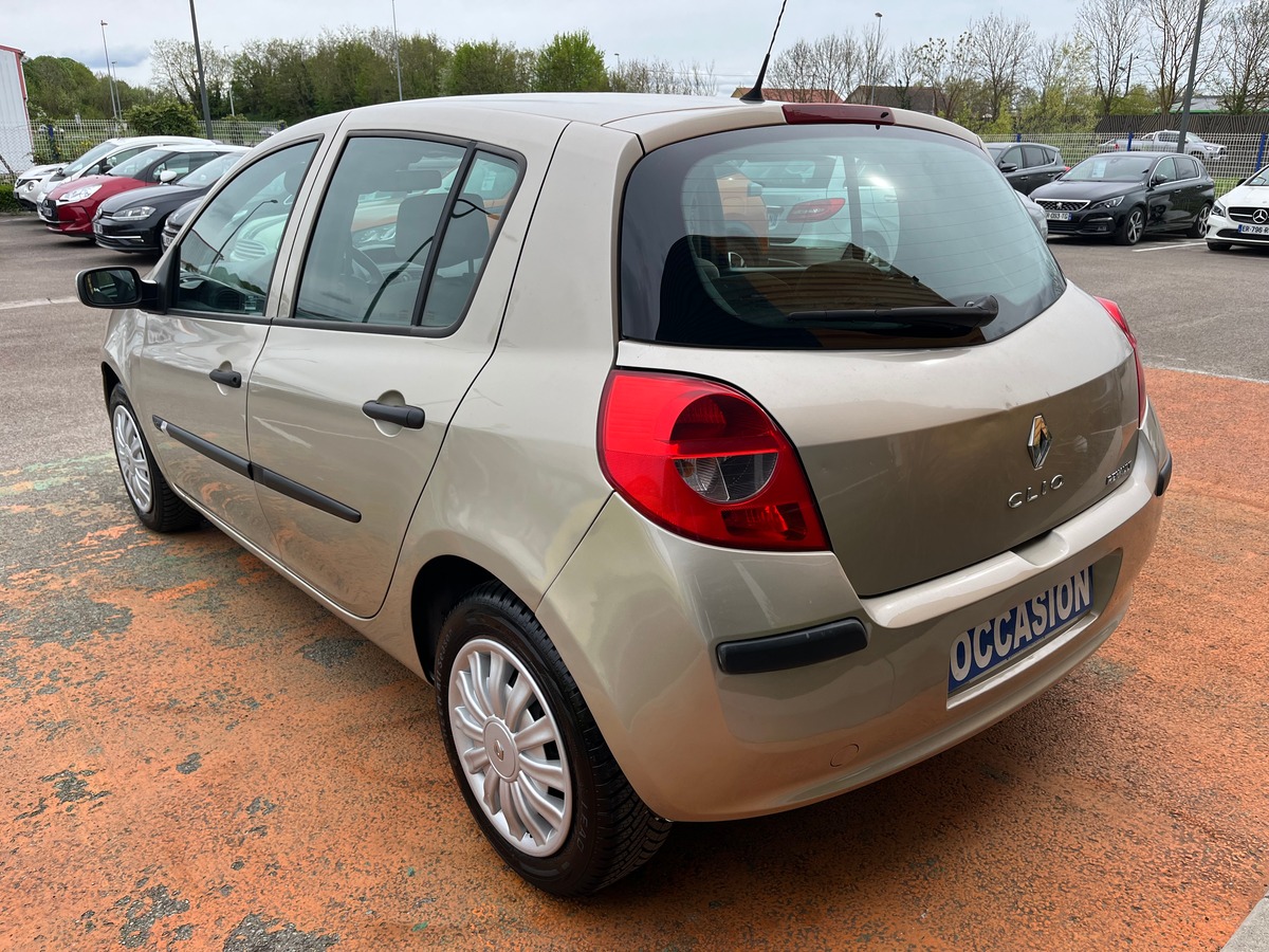 RENAULT Clio III 5 Portes 1.5 dCi 70 CH AUTHENTIQUE