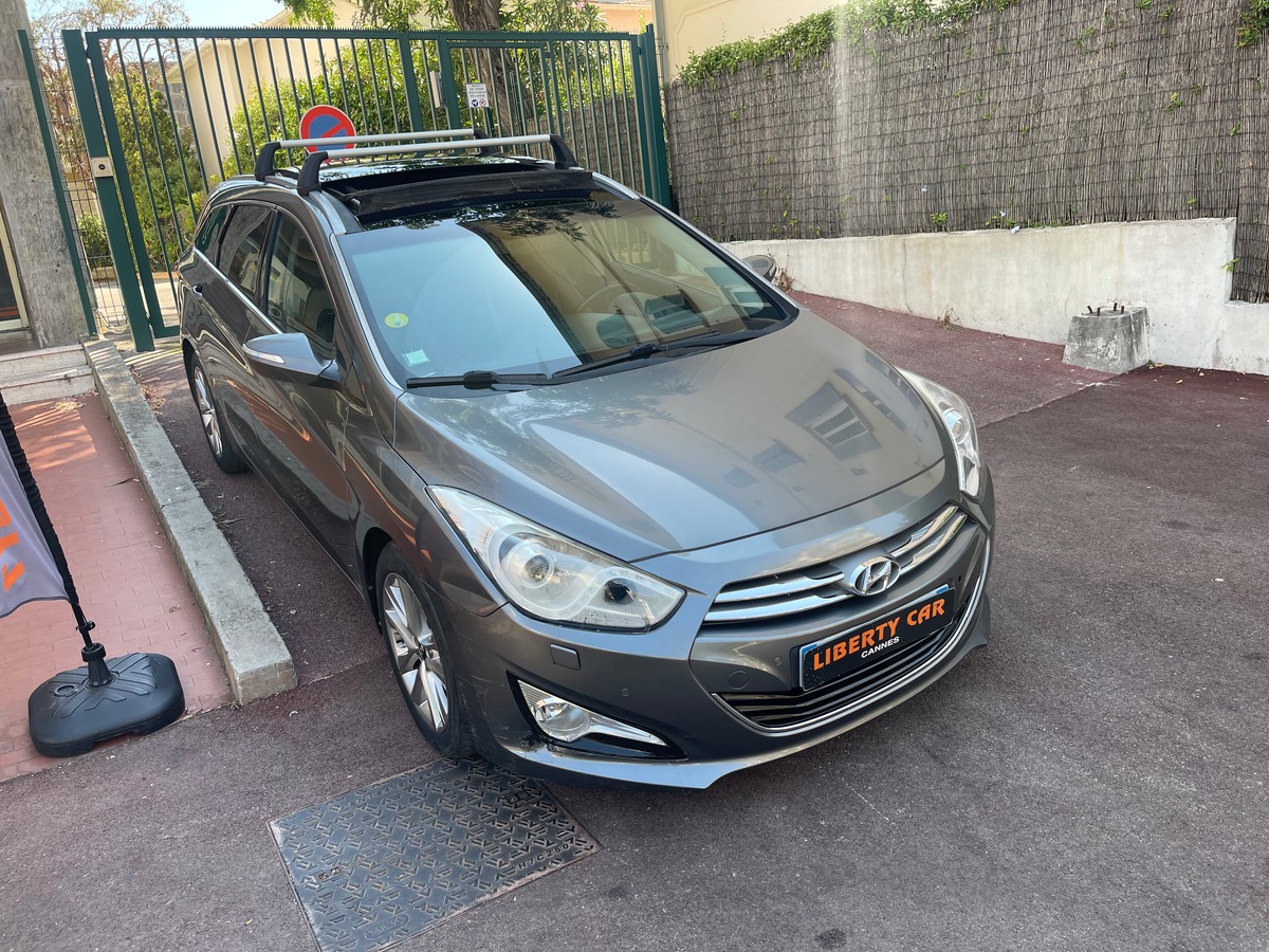 Hyundai i40 SW 1.7 CRDI 136 CV / Toit ouvrant / Barre de Toit / Moteur à Chaine