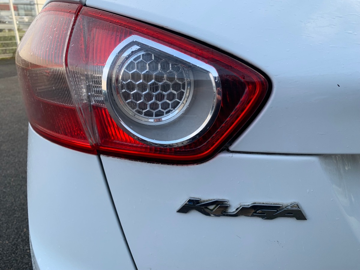 Ford Kuga 140 | TREND | Radar de stationnement avant arriére | Attelage | Climaisation | Jantes 17''