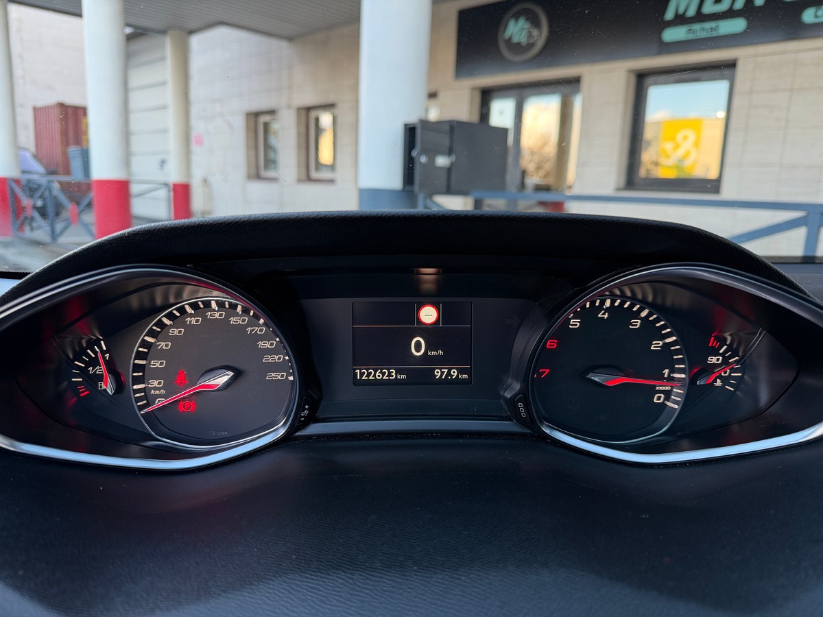 Peugeot 308 II Allure (T9) 1.2 BVM5 110 cv - Distribution OK