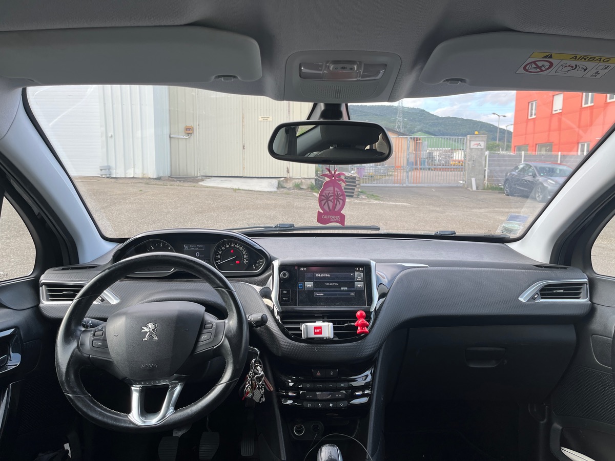 Peugeot 208 1.6 BlueHDI 100ch ALLURE 3P, Courroie de distribution OK, CarPlay, Caméra de recul, GPS