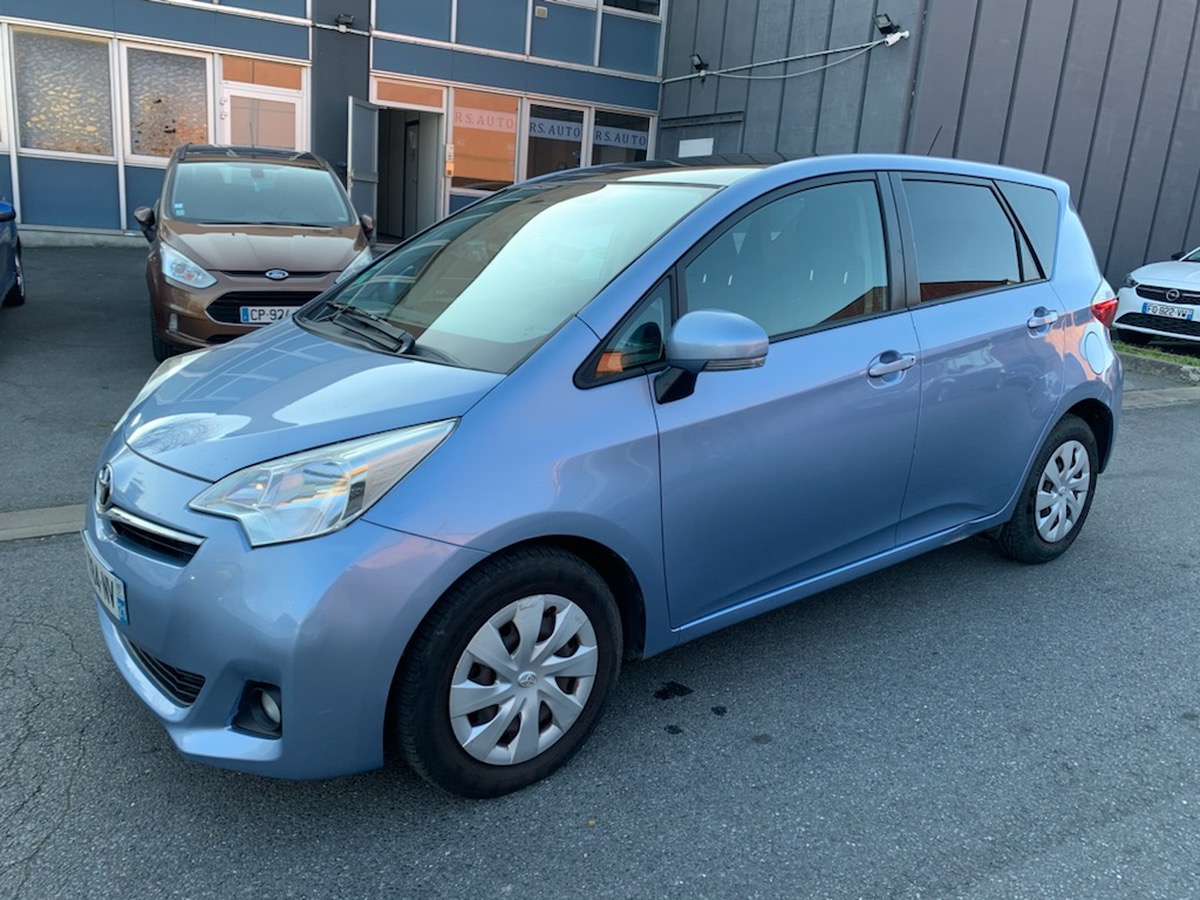 Toyota Verso-S 2.0 D-4D 95 CV 1er main 4XCArte