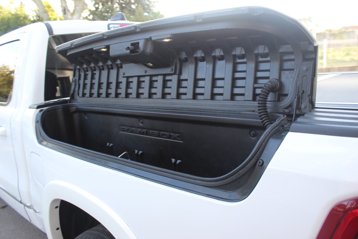 Dodge RAM CREW CAB 1500 5.7 V8 396 ch LARAMIE EDITION LONGHORN / RAM BOX / CARPLAY / ATTELAGE / E85