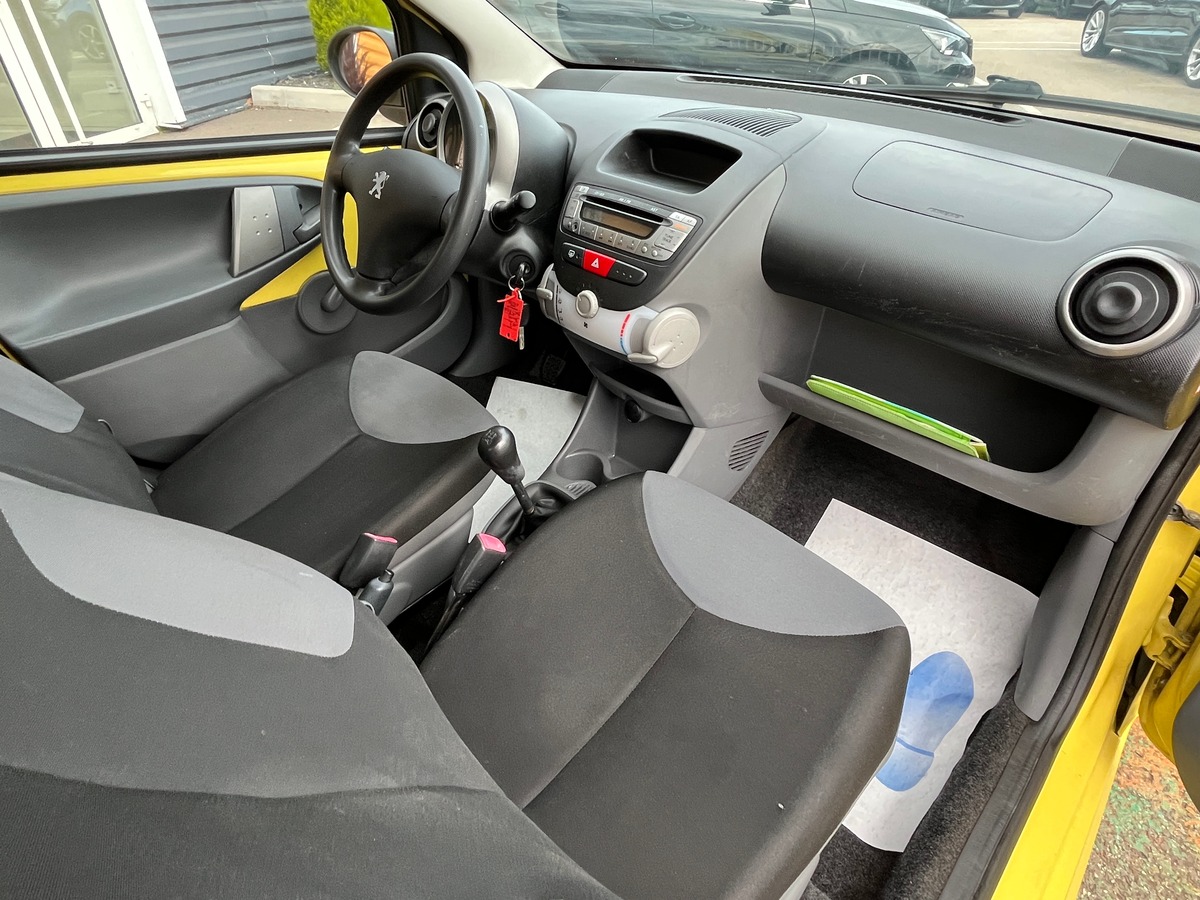 Peugeot 107 5 Portes 1.0 i  68 ch URBAN 1ERE MAIN