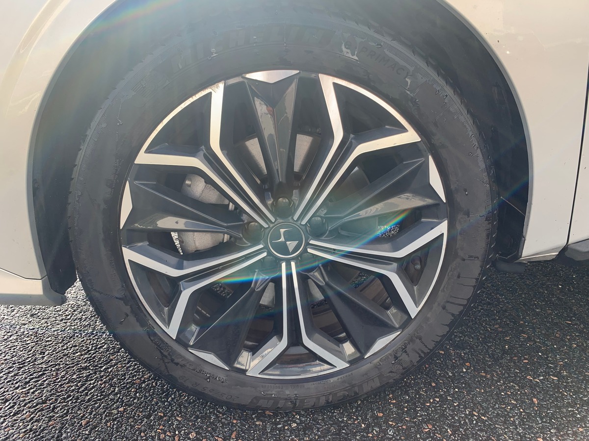 Citroën DS4 225 | Rivoli | Caméra 360° | Apple car Play | Régulateur de vitesse adaptatif | Attelage