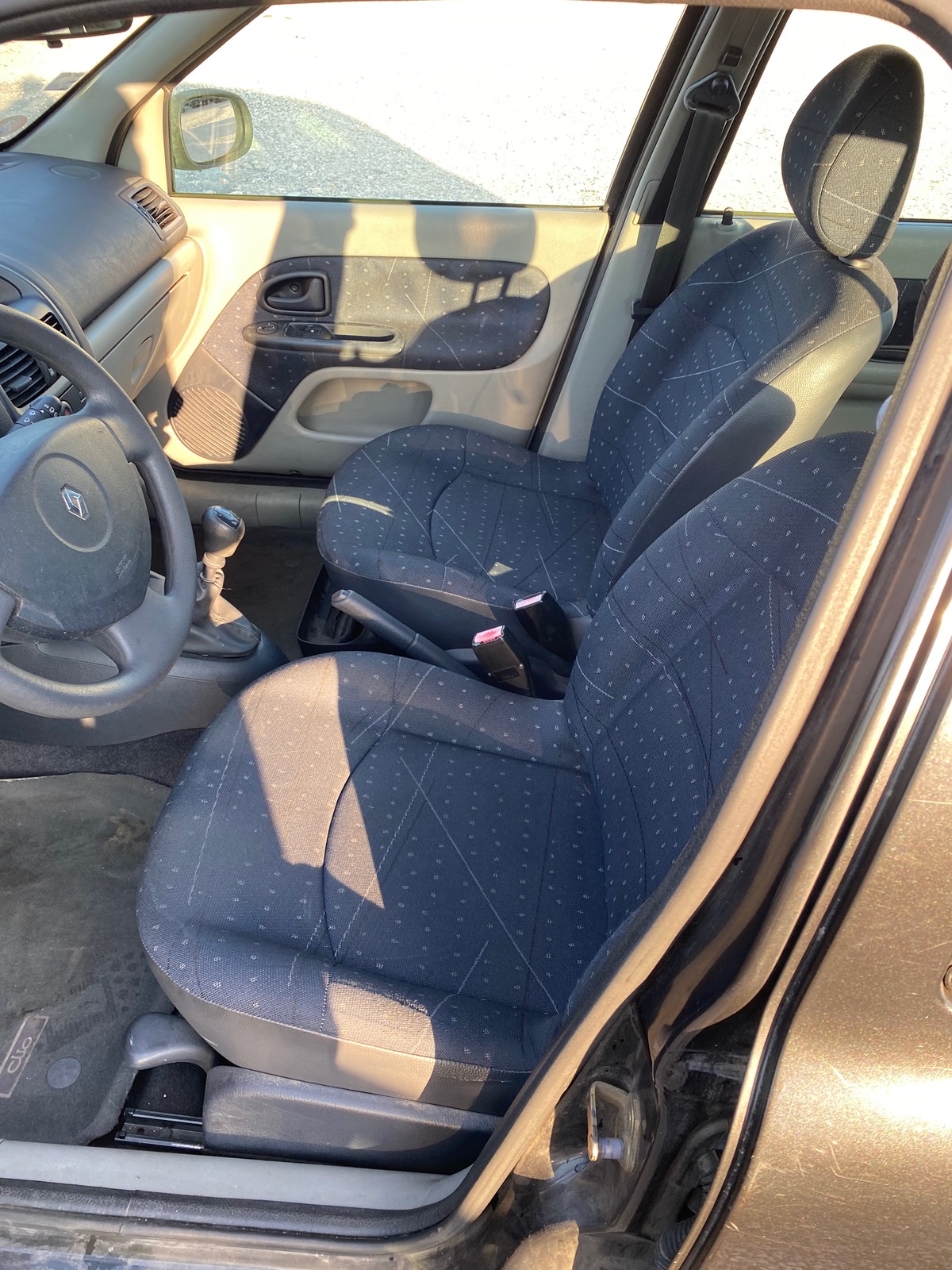 RENAULT Clio II Phase 2 1.4i 100CH DISTRIB NEUVE TRES BONNE ÉTAT