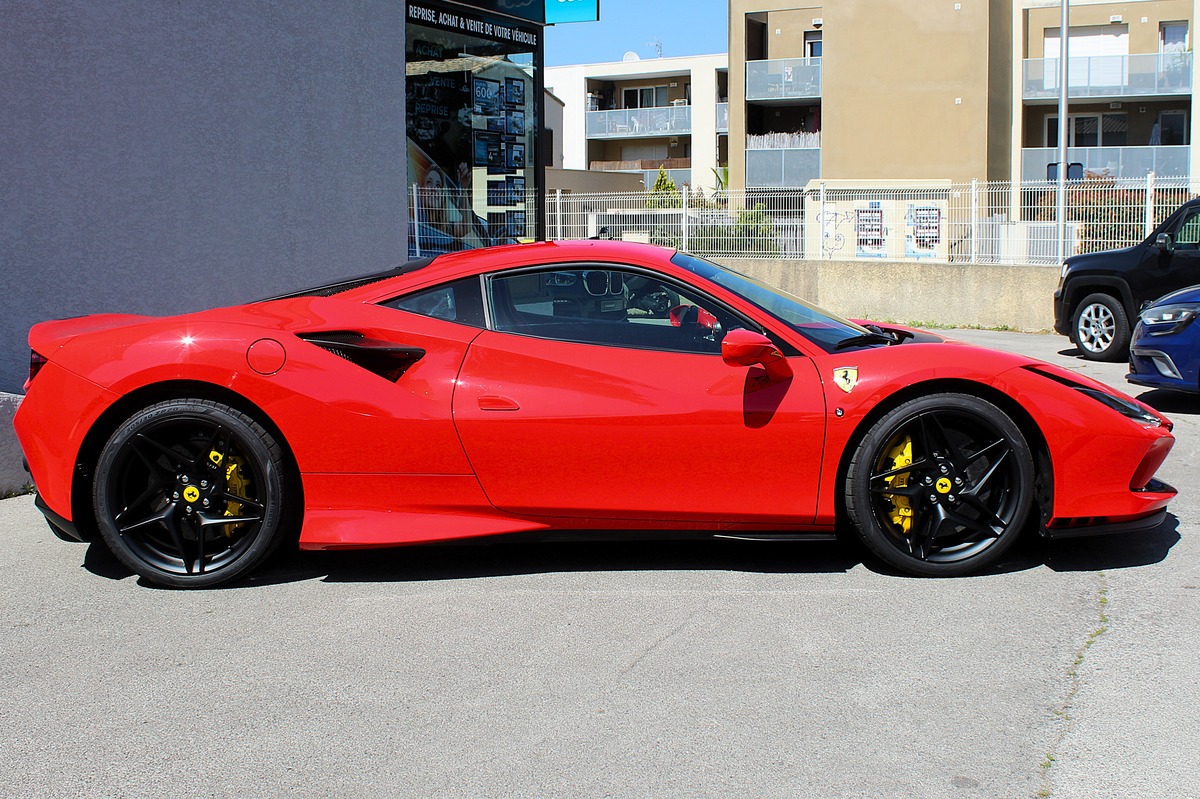 Ferrari F8 Tributo COUPE 3.9 DCT V8 BiTurbo 720 ch 1ère MAIN  ROSSO SCUDERIA - ORIGINE FRANCE