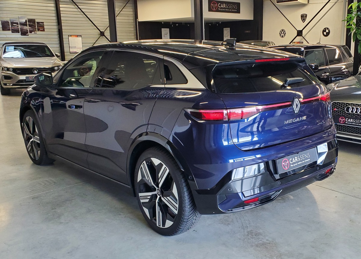 RENAULT MEGANE-E V E-TECH Ev60 220 Ch  ICONIC / SELLERIE BLANCHE / HARMAN KARDON / CARPLAY