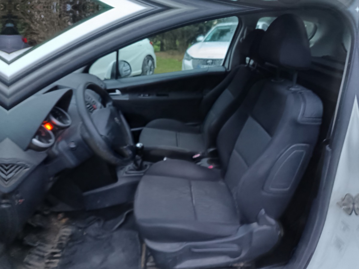 Peugeot 208 1.6l hdi 70 ch 2 places Vendu en l'état roulant