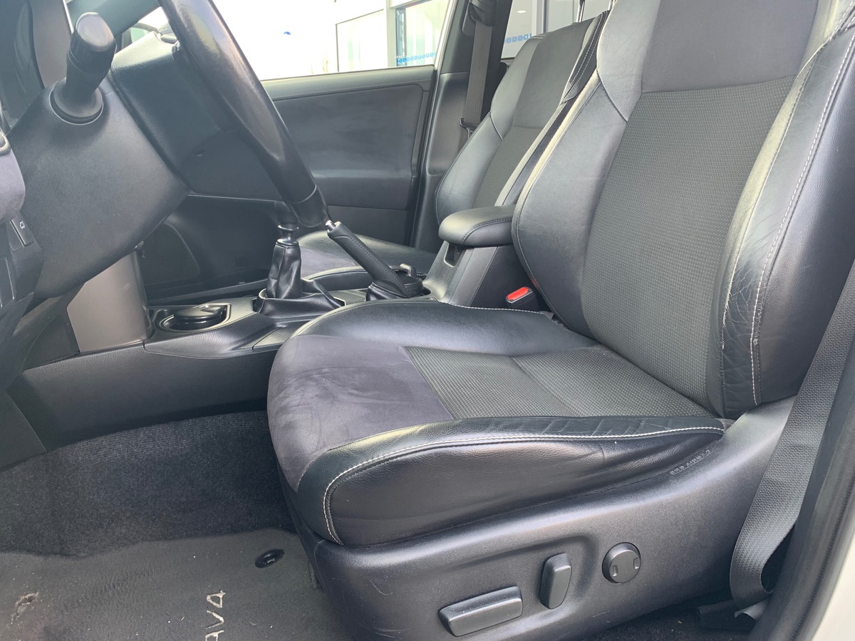 Toyota RAV4 143 | DESIGN | D-4D | 2WD | GPS | Caméra recul | Sièges avant sport | Régulateur vitesse