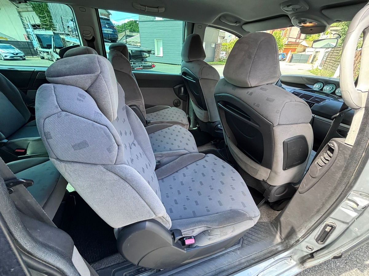 Peugeot 807 7 places 2.0 HDi 110 Confort - Distribution neuve - Garantie