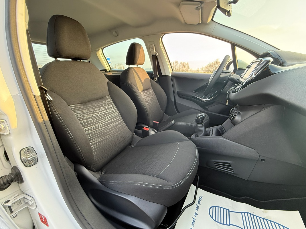 Peugeot 208 AFFAIRE 1.6 BLUEHDI 100 PACK CLIM NAV - TVA RÉCUPÉRABLE