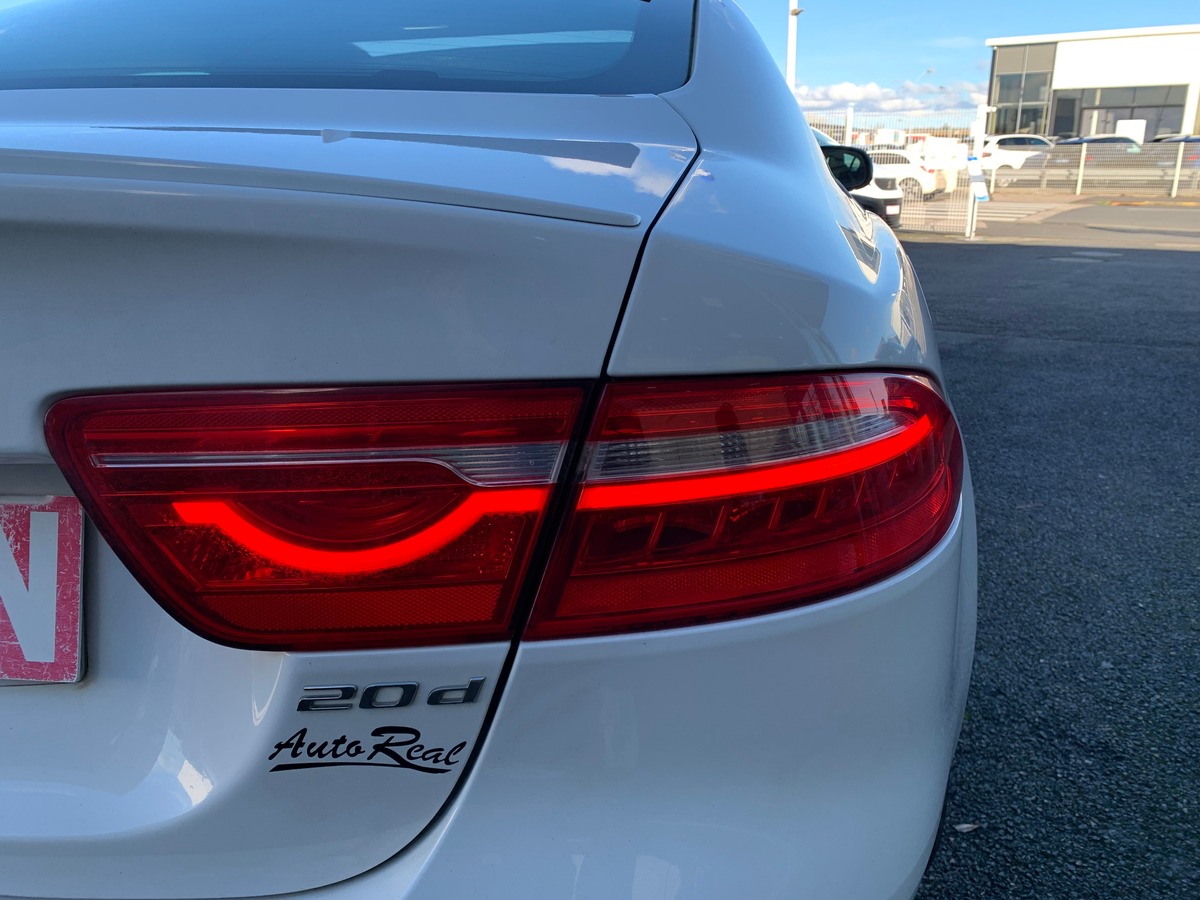 Jaguar XE 180 ch | Intérieur cuir | Toit ouvrant | Caméra de recul | GPS | Bluetooth