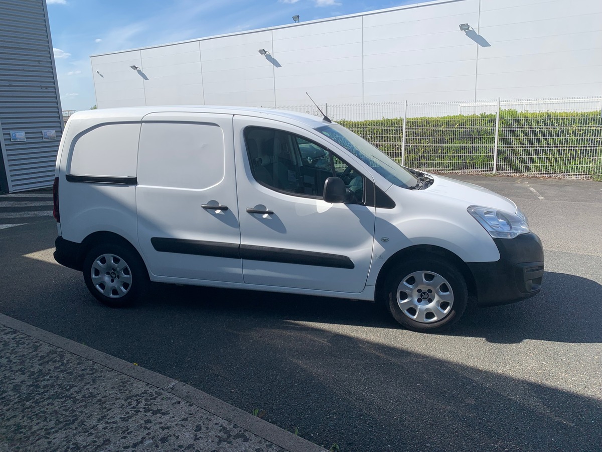 Peugeot Partner 90 chevaux | Régulateur de vitesse | Apple car play | GPS | Climatisation | 3 Places