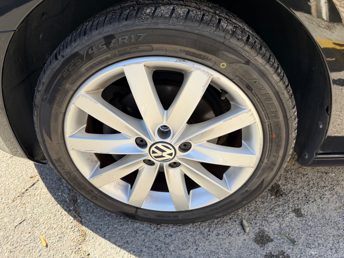 Volkswagen Golf VI CABRIOLET 1.6 TDI 105 CV / Carat / intérieur Cuir Alcantara/ Radar Arr et Avt