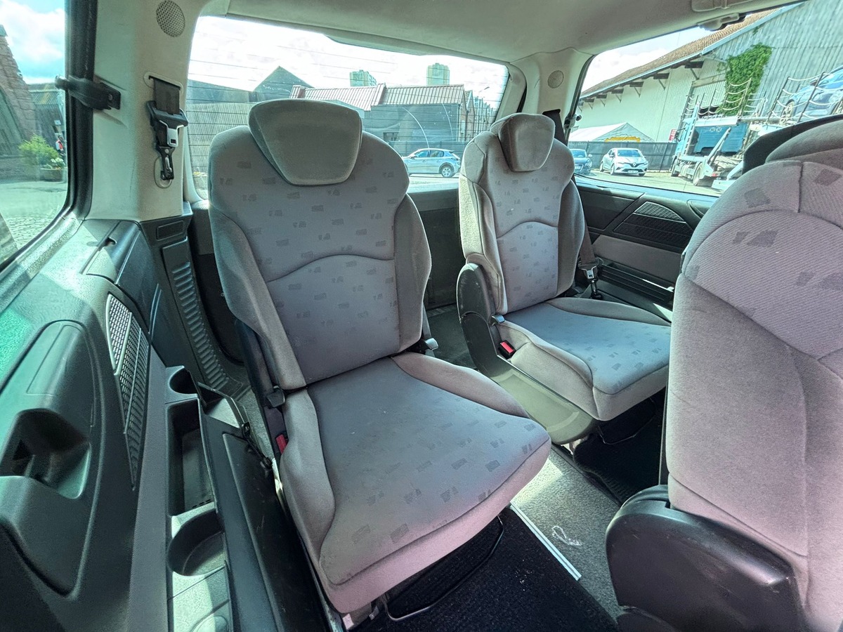 Peugeot 807 7 places 2.0 HDi 110 Confort - Distribution neuve - Garantie