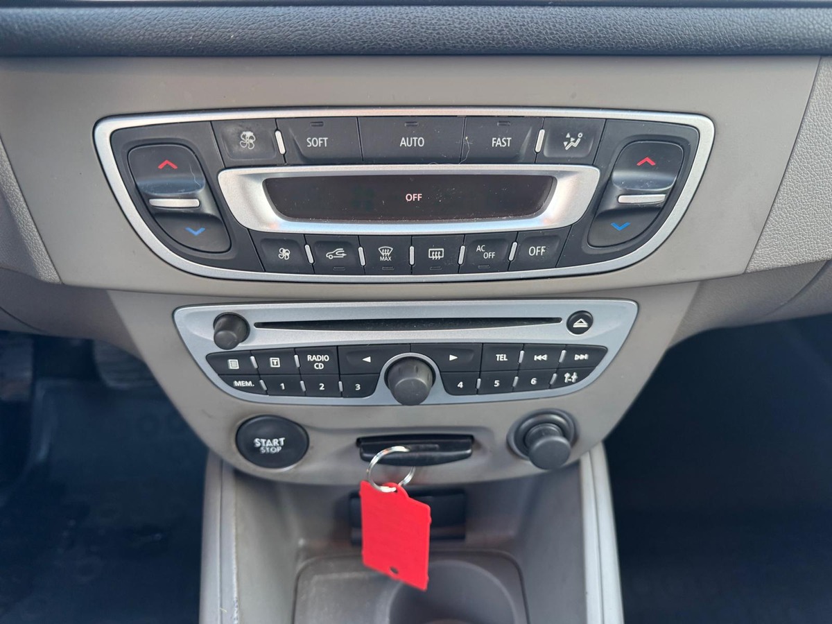 RENAULT Megane III 1.6 E85 (Flexfuel) 110cv Carminat Tom Tom  - Garantie