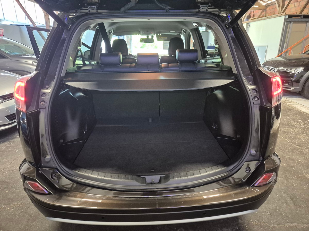 Toyota RAV4 2.0 D4D 2WD 143CV PACK LOUNGE Bien équipé (en préparation)