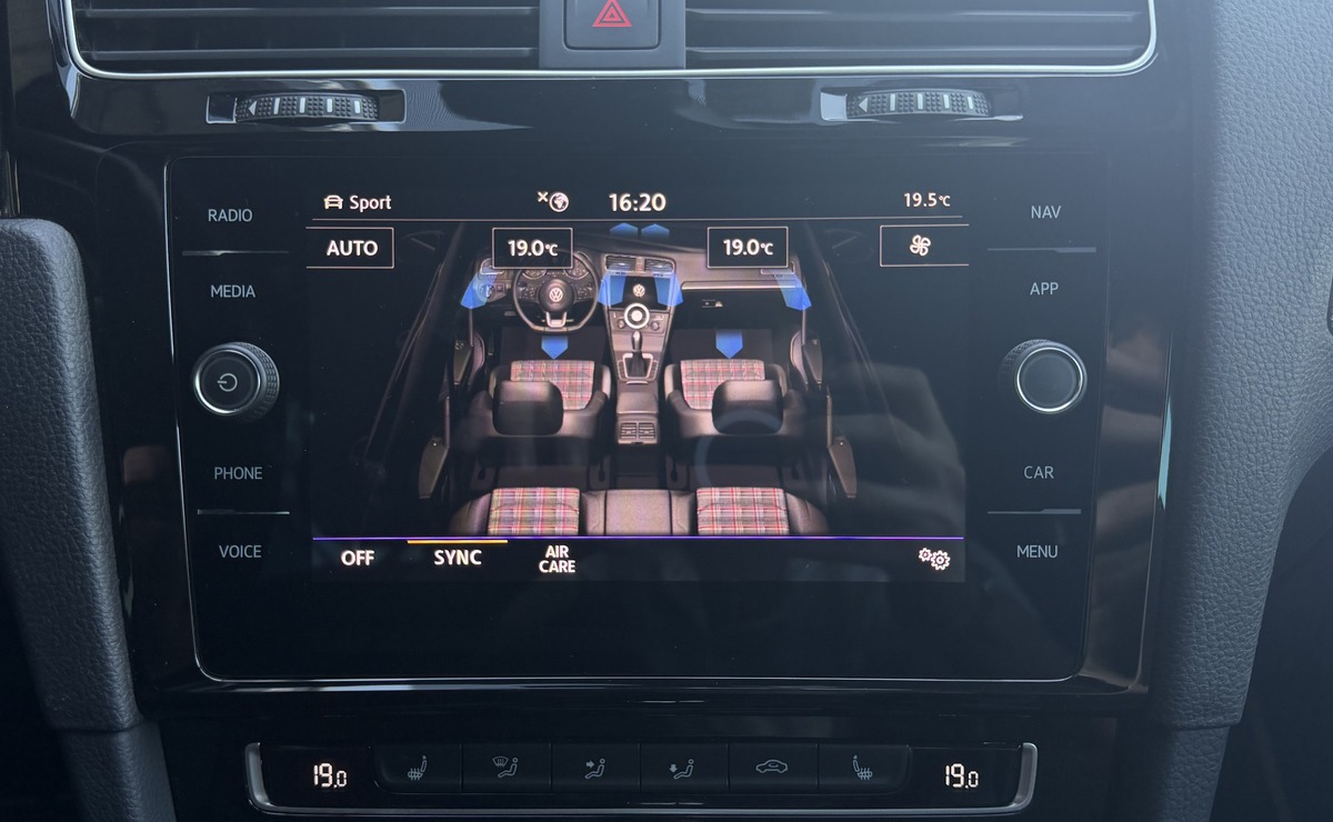 Volkswagen Golf VII - TCR / CarVertical / Echappement Akrapovic / Apple Carplay / Caméra