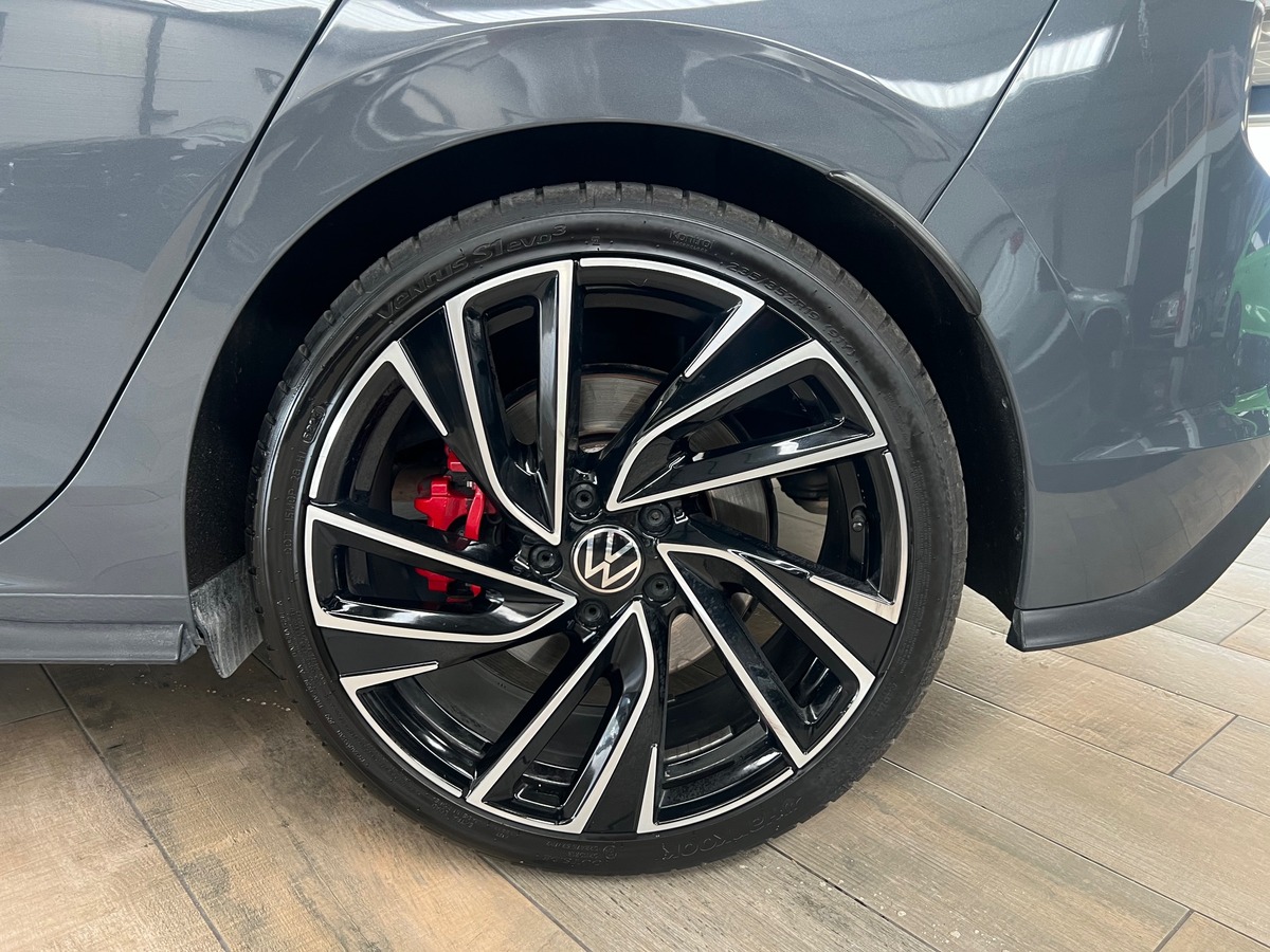 Volkswagen Golf VIII GTI CLUBSPORT 2.0 TSI 300 ch DSG7 + attelage amovible