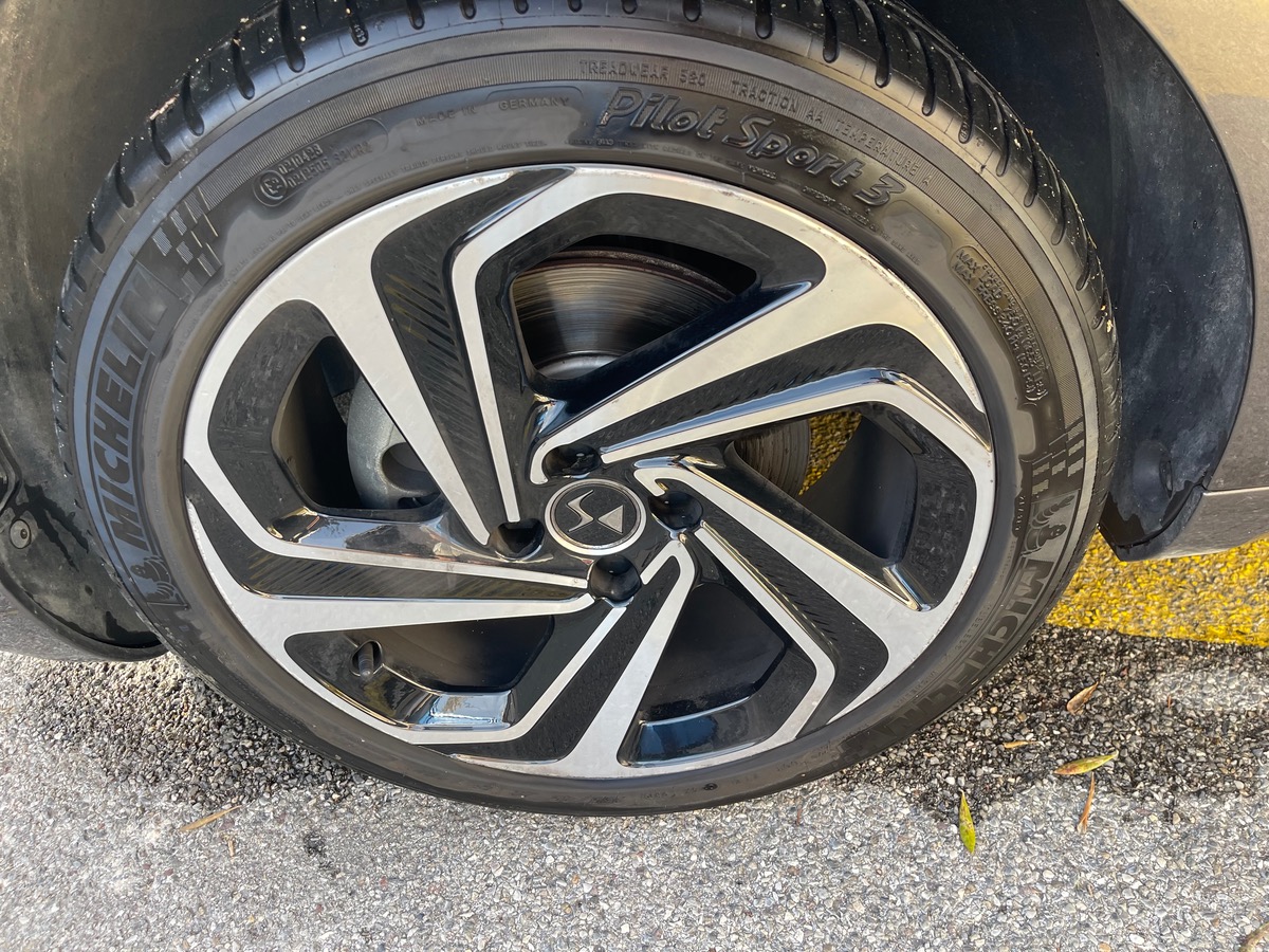 DS ds5 1.6 THP 165 CV Sport Chic / Toit panoramique / Jantes Sport / Intérieur Cuir/ Caméra