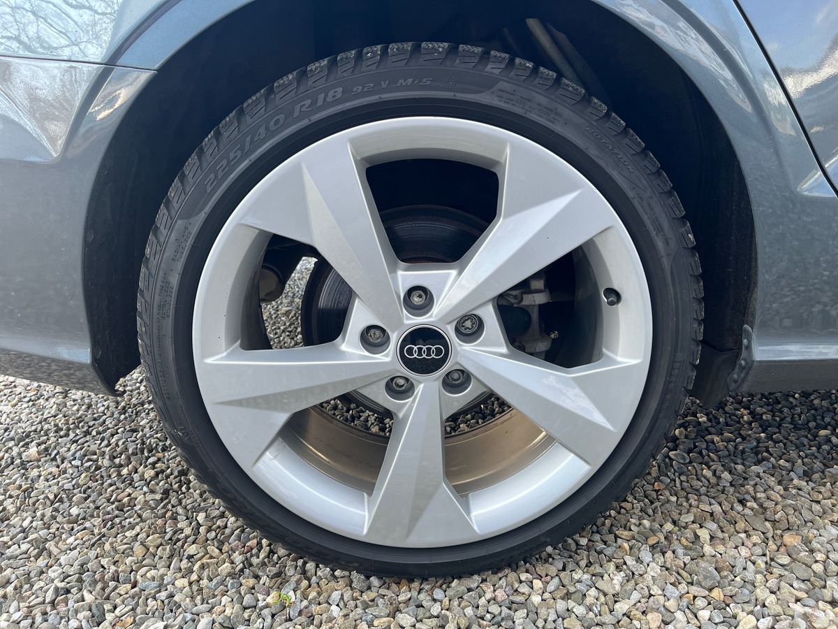 Audi A3 Berline 1.4 TFSI 150ch STRONIC 7 AMBITION LUXE, SUIVI COMPLET AUDI, TOIT OUVRANT, GPS, RADAR