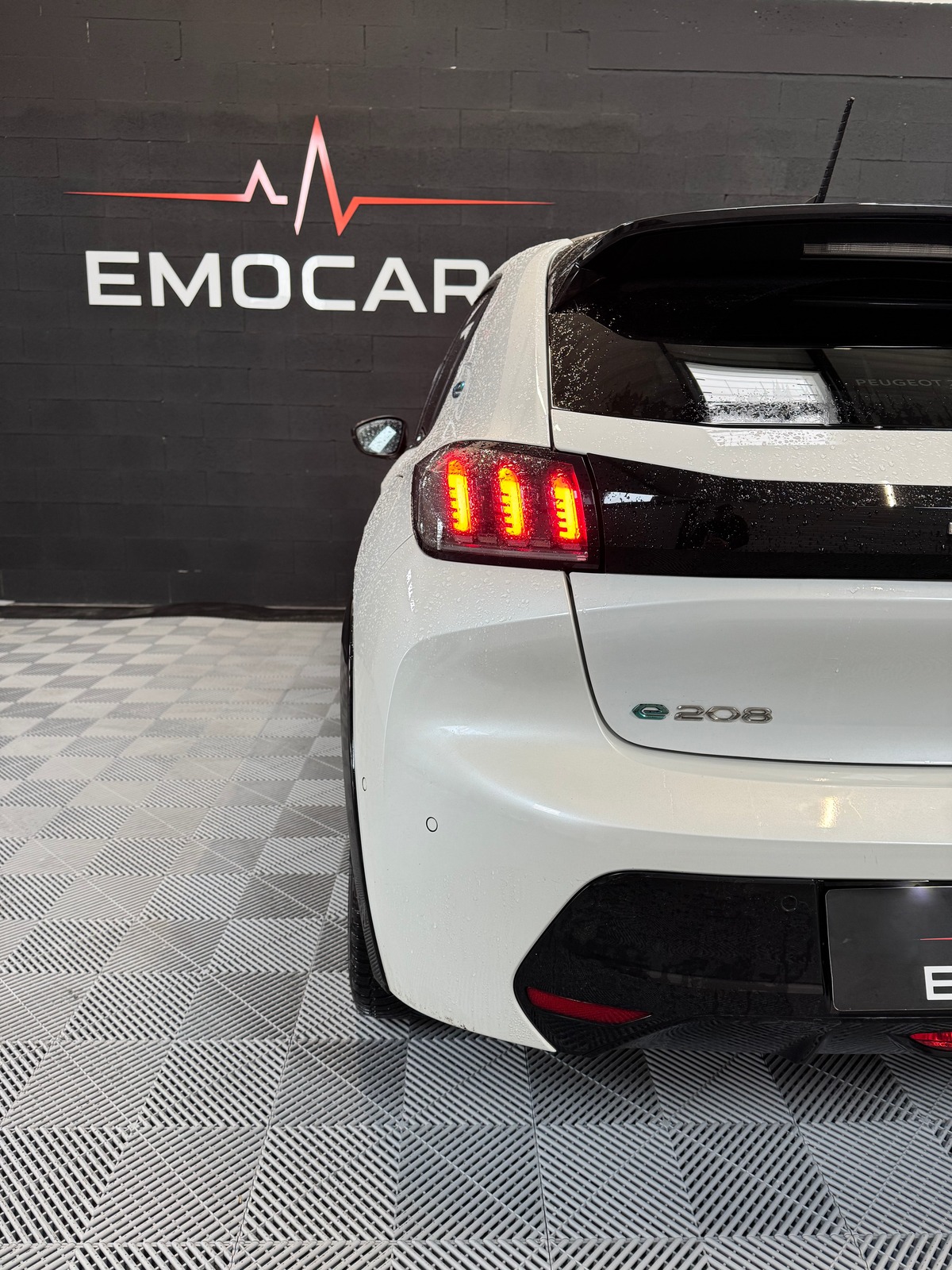 Peugeot 208 e-208 136ch GT