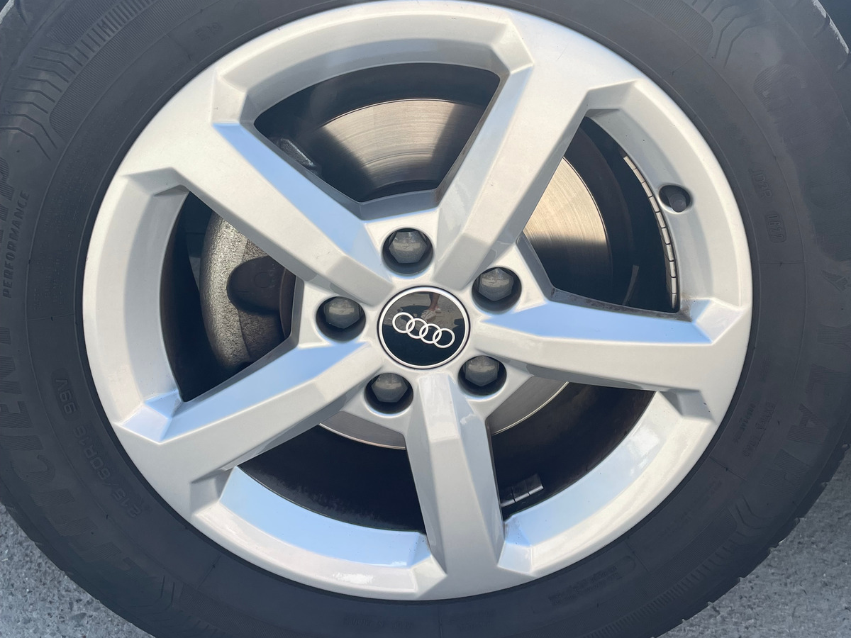 Audi Q2 30 tfsi BVM6 1.0