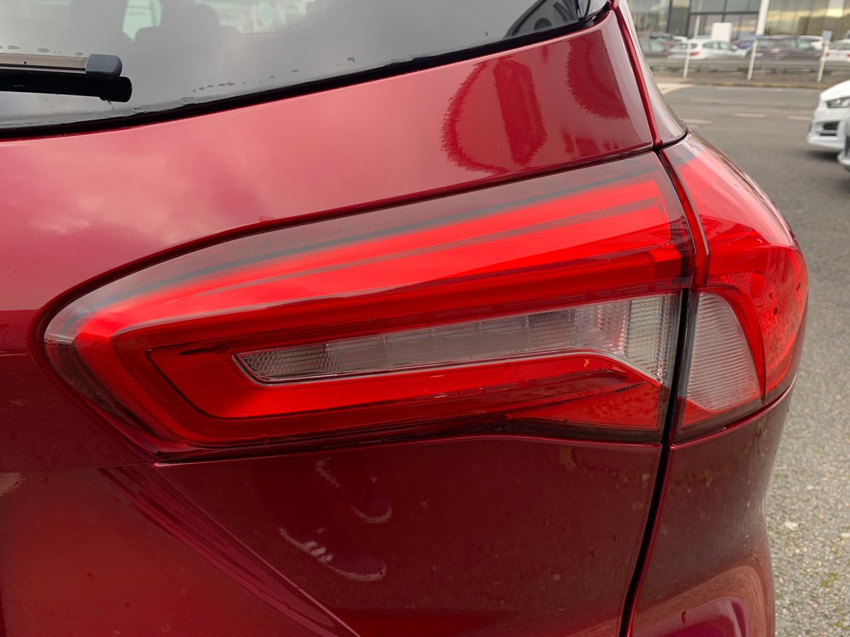 Ford FOCUS SW 120 ch | Vignale | Toit ouvrant panoramique | Apple car play Android auto | Attelage