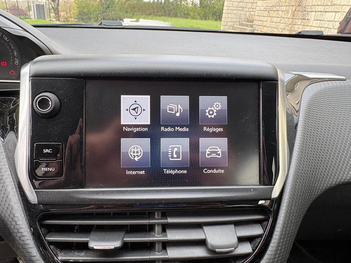 Peugeot 208 VTI - 82CH - STYLE - DISTRIBUTION OK