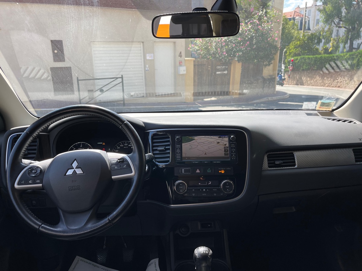 Mitsubishi Outlander 2.2 DID 150 CV 4WD / 7 Places / Caméra / GPS /
