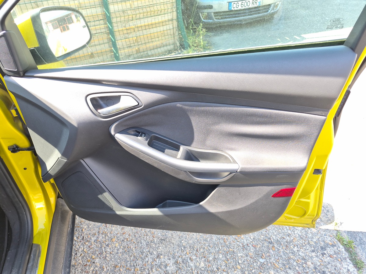 Ford Focus 1.6 150 ch TITANIUM