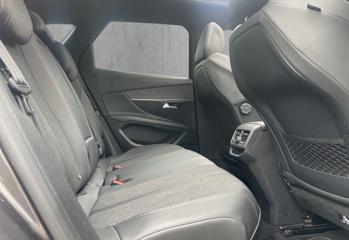 Peugeot 3008 1.5L BLUEHDI 130CV S&S EAT8 - GT LINE - TOIT OUVRANT/SIEGES CHAUFFANTS/CARPLAY