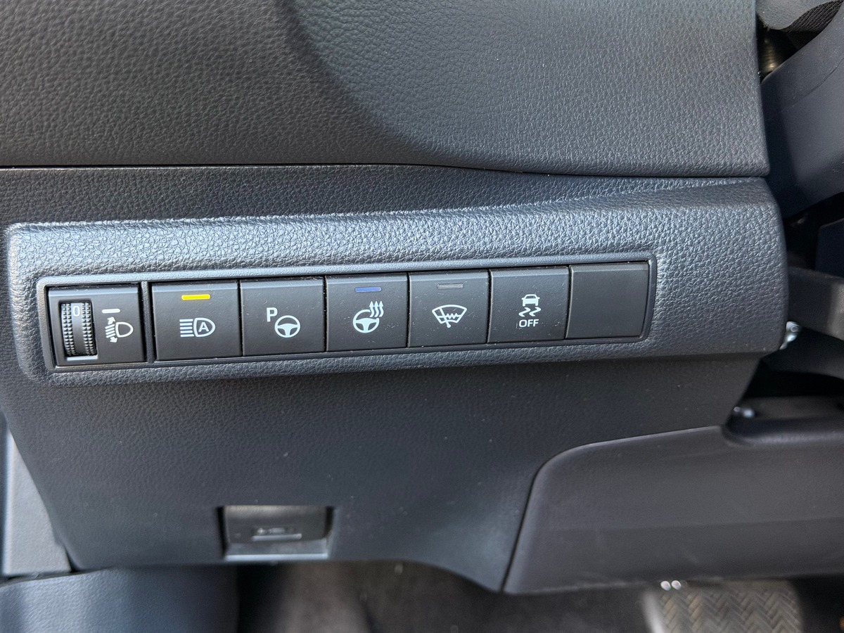 Toyota Corolla Design Touring Sports 1.8 VVT-i GPS 122 HSD CVT 98 cv Boîte auto