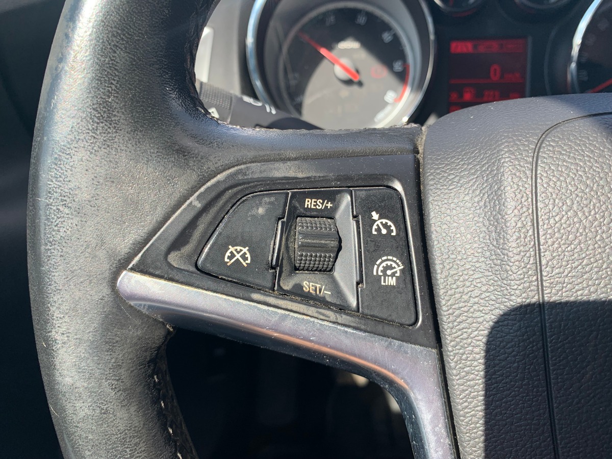Opel OPEL ASTRA 110 chevaux | Caméra de recul | Régulateur de vitesse | GPS | Climatisation | Barres toit