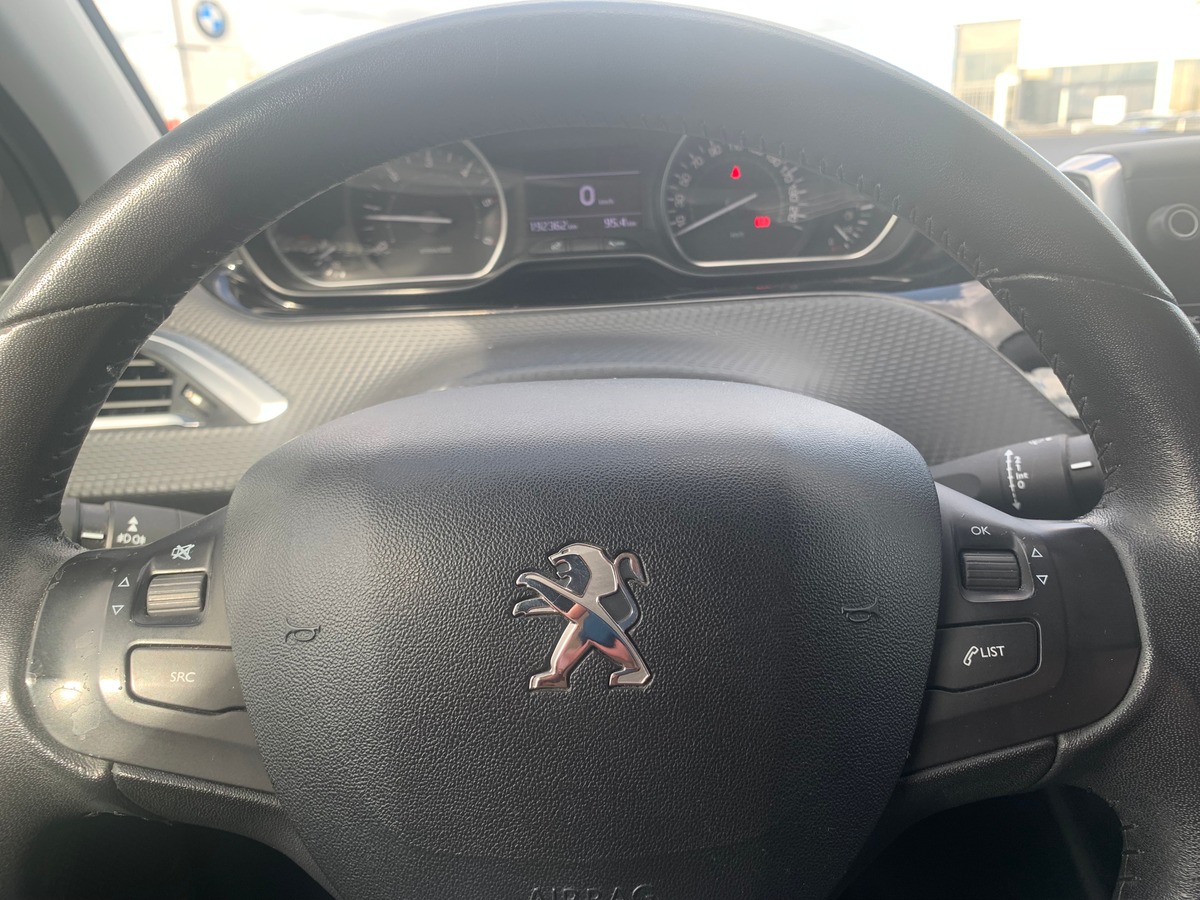 Peugeot 2008 100 ch | Style | Régulateur de vitesse | GPS | Bluetooth | Radar arriére | Barres toit