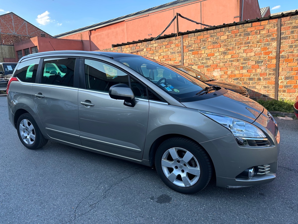 Peugeot 5008 1.6 HDI 112 CV 1er main 4XCBL