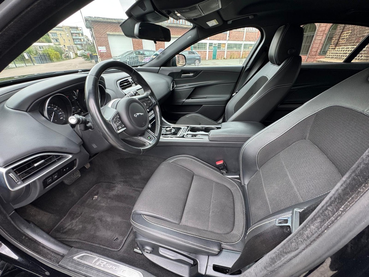Jaguar XE 2.0 200CV R-Sport - Boite automatique
