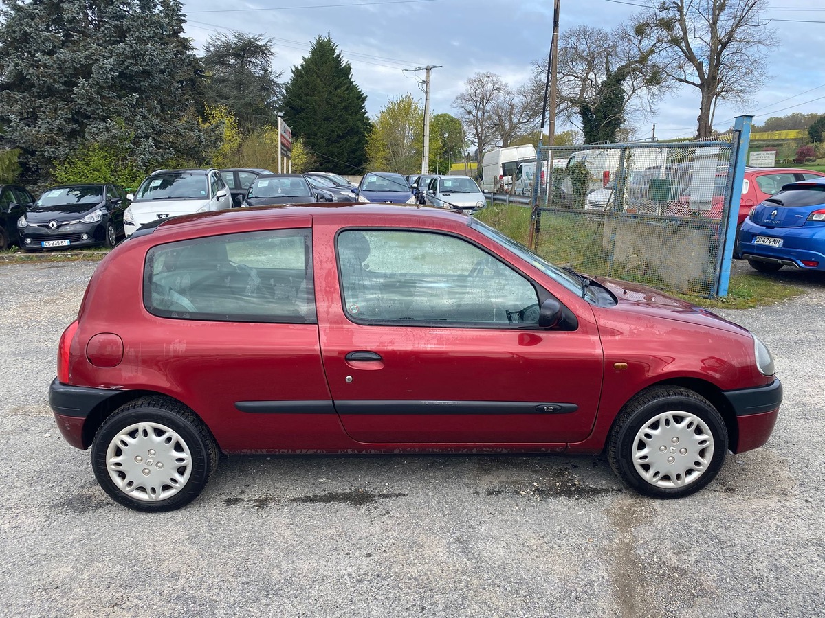 RENAULT Clio 2 1.2i 60cv petit prix très propre