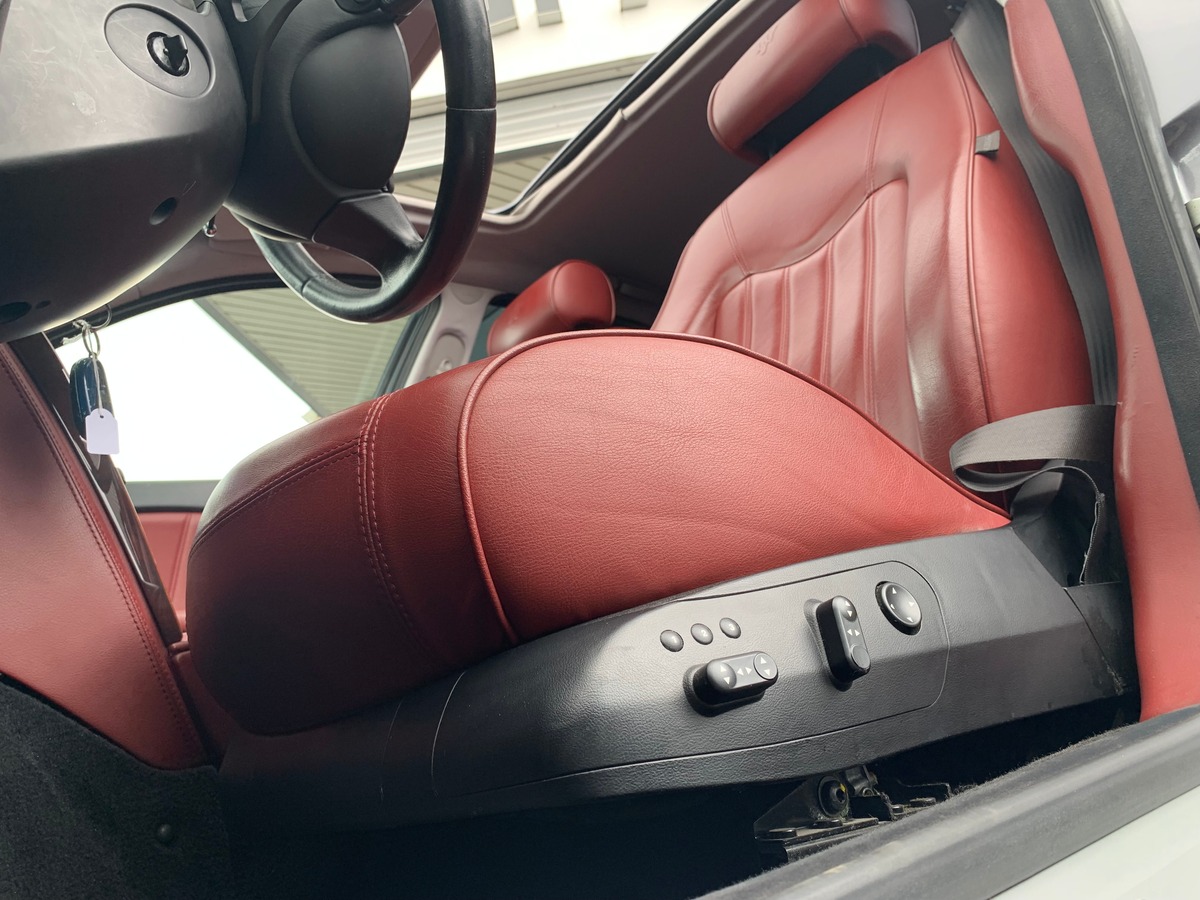 Maserati Quattroporte 4.2 | 401 chevaux | GPS | Régulateur de vitesse | Toit ouvrant électrique