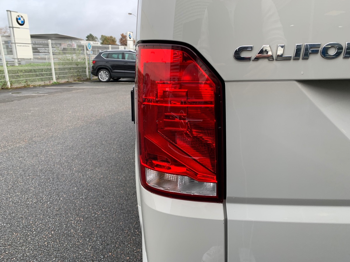 Volkswagen California 150 | COAST | Premiére Main | Attelage | Rallonge lit | Pneus Toutes Saisons