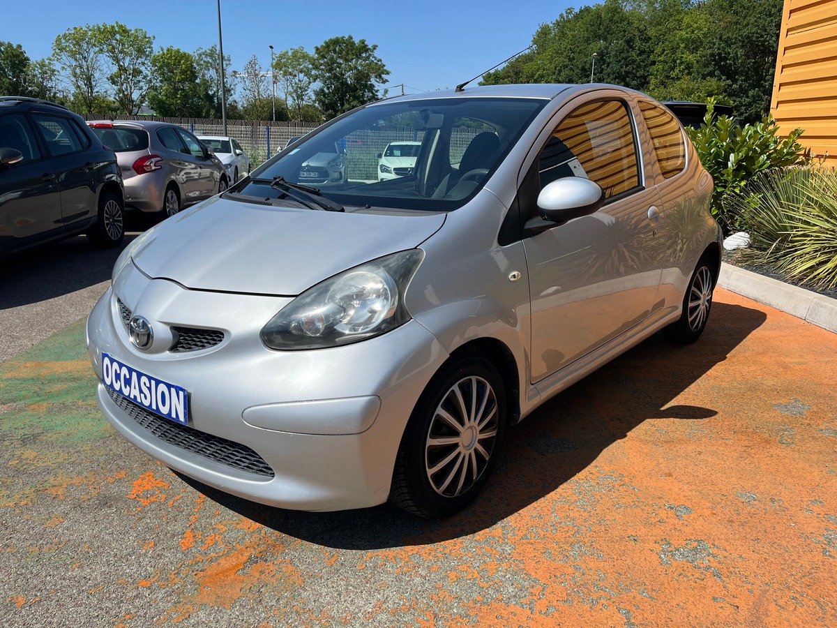 Toyota Yaris 1.0 VVTi 68 CH LINEA SOL